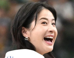 ⁉️42歳・松本若菜?ぴったりニット?TVドラマ衣装に騒然「パーフェクト」「最高ショットすぎ」「ホント素敵」 -2chまとめ-