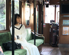 【朗報】浜辺美波さん、脚はムッチムチだった