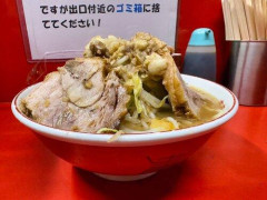【悲報】ラーメン二郎、客が吐きまくって強行手段