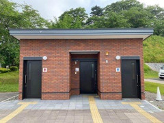 【謎】札幌の公園トイレ54か所、蛍光管が無断でLEDに交換される
