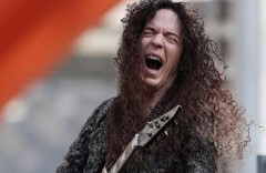 世界的ギタリスト、神社でダンス動画撮影する外国人旅行者に注意喚起「日本は外国人を優雅に迎え入れてきた。このような無礼が続けば…」