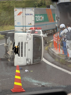 【画像】軽バンたち、 横になり休むｗｗｗｗ