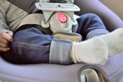 チャイルドシートを助手席に設置したいが、子どもの安全を考えると諦めるしかない