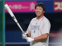 【悲報】山田哲人（34）、無惨なスイングでファンに素人のおっさんとまでいわれてしまう…