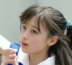 【画像】橋本環奈さん、トンデモない体勢でパシャリwwwww