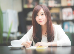 新婚旅行を終えて空港に到着したら、なぜか双方の両親が迎えに来ていた。到着の便とか教えていたけど、わざわざ来ることないのに→人間、ショックがデカいと笑うしかないんだね…ｗ
