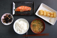 【朗報】ラーメンより定食の方が「安く感じる」ワケが判明するｗｗｗｗｗｗｗｗ