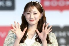 中田花奈、乃木坂46池田瑛紗とダブルピース披露の仲良し2ショットに「乃木坂歴代頭脳王」の声