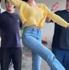 【動画】役満ボディ・岡田紗佳(32)、渾身のあたシコダンスwwwwwww