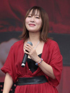 【困惑】46歳ミュージシャン坂本美雨さん、ファッション誌の政治記事に「戦争が近づくほど…」・・・・・・・・・
