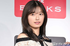 乃木坂46五百城茉央、ノースリワンピで“あんみつ”ショット公開「神ビジュアル」「上品」と反響