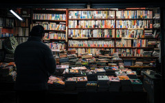 本屋がどんどん潰れていく…