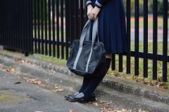 公園でJK陸上部さん、服を捲って腹筋の見せ合いして｢すごーい！｣とか言って太股も出しながら騒いでたんだけど⇒ww