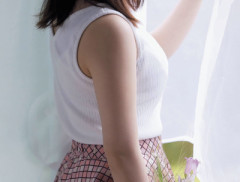 【画像】辻希美の娘(18)の水着姿、完熟ボディwwwww