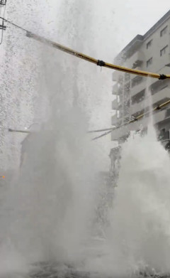 【衝撃映像】名古屋県民、下水管の噴射を至近距離で激写ｗｗｗｗｗｗｗｗｗｗｗ