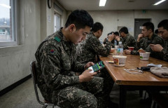 韓国軍、兵士の月給150万ウォンに増やしたが…ギャンブル・株式に消える！