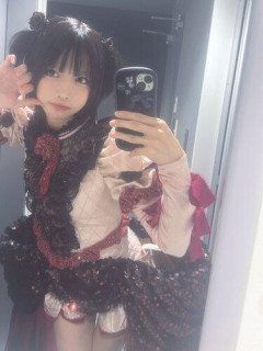 【画像】あのちゃん、ミニスカ衣装からスラリ美脚「破壊力すごい」「脚長すぎる」