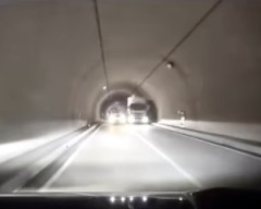【動画】死ぬかおもた。トンネル内での危険な追い越しをギリギリで避けたドラレコ。