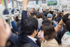 【悲報】おっさん、足を踏んだ踏まれたで喧嘩を始めてしまうｗｗｗｗｗｗｗｗｗｗ