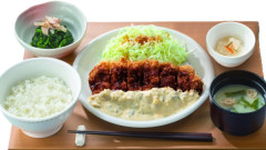 ラーメン1000円超えで「定食」が再評価　なぜ定食はラーメンよりも「割安」に感じるのか？