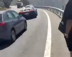【動画】保険会社も真っ青。推定6.8億円の車にVWポロが追突してしまうw(ﾟoﾟ)w