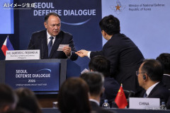 【国際会議】韓国運営スタッフ、演説中のフィリピン国防相に中国側からのメモを手渡す→「事実上の威圧であり、嫌がらせであり、侵略行為だ」
