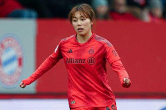 【衝撃】バイエルン谷川萌々子、センターラインから“スーパーロング弾”を決める
