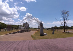 隈研吾が設計して3億かけて作ったモニュメントがこちら
