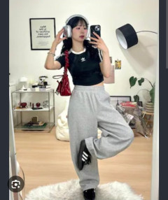 【画像】日本の女の子、「この服装」が異常増殖してしまうｗｗｗｗ