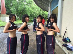 【画像】陸上部のお乳比べ、セクシーすぎる