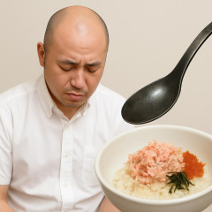 食中毒で丸刈り謝罪のこめお、『かにを』別店舗で発覚したトッピング「使い回しスプーン」に批判噴出   |  挑戦した結果の失敗を喜んで叩く日本人って何なんだろうな
