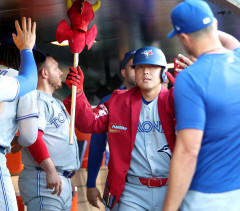 【衝撃】岡本和真さん、2試合連続弾で30号！大谷翔平さん＆村上宗隆さんと史上初の日本人30発トリオ誕生ｗｗｗｗｗｗｗｗｗｗ