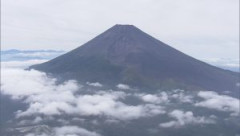 雨上がりの富士山探したら遺体