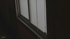 【恐怖】トントントントン…早朝に窓をたたく音　カーテンの向こうに