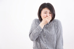 彼女と買い物中、自分が好きな物を選ぶと「それは何？オェー、ダメ」と言われた。自分のための物なのに、そんな言い方されるの不愉快だ。