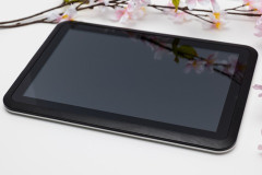 2歳の娘が、タブレットでYouTubeを見続けて、呼びかけにも反応しないので困っている。