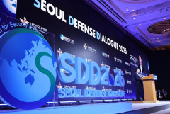 ソウルで多国間会議　韓国運営スタッフが手渡した「中国側からのメモ」に…フィリピン国防相、演説中に激怒