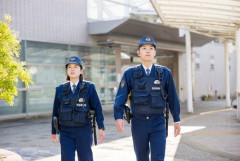 【速報】安倍晋三公開処刑時に無能SPに転倒させられたJKさん、3900万円も手に入れてしまう