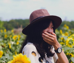鬱で無職の夫と離婚したい。もう我慢の限界だ　→　帰宅したら洗面所になぜかイスがあった。恐る恐る覗くとトイレのドアノブにロープがかかっていて…….