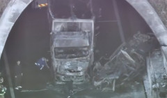 スマホを見てて渋滞に突っ込み６人を死亡させたトラック運転手のおばちゃん 水谷水都代（５５）、たったの懲役７年ｗｗｗｗ