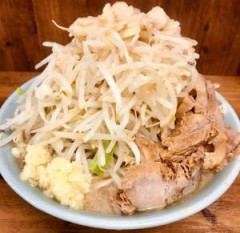 すき家牛丼メガ余裕のワイが食える二郎のサイズ教えて