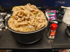 すた丼「3.5kg完食で1年間無料です！」ワイ「ほーん、練習したろ」