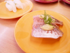 嫁が回転寿司でシャリを残してネタだけ食べるんだが…