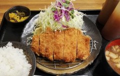 「ごちそうさまー」と会計しようとすると、「ちょっと！」と呼び止められた。店主は「キャベツが残ってますよ」と言った。