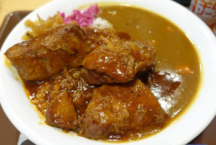 【朗報】すき家の「ポークロックカレー」、ガチで美味すぎるｗｗｗｗｗ