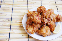 【悲報】女さん「唐揚げを家族で12個も作ったのに一つしか食べられなかった💢」夫「次からもっと多めに作れば？」