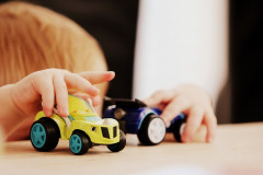 【流行】地方の富裕層、あえて軽自動車などに乗り「貧乏に見せる」近年で流行か