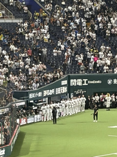 【悲報】日本ハムファイターズ、試合前の国歌斉唱を半分以上がボイコットｗｗｗｗｗｗｗｗｗ