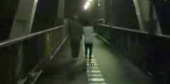 心霊スポット配信をしていた配信者さん、橋の上でカップルに遭遇→その後「ドンッ」という音が聞こえ、心配になり追いかけてみると・・・