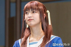 元乃木坂46メンバー、美肩輝くワンショルワンピ姿に熱視線「エレガントで素敵」「透き通るような美肌」